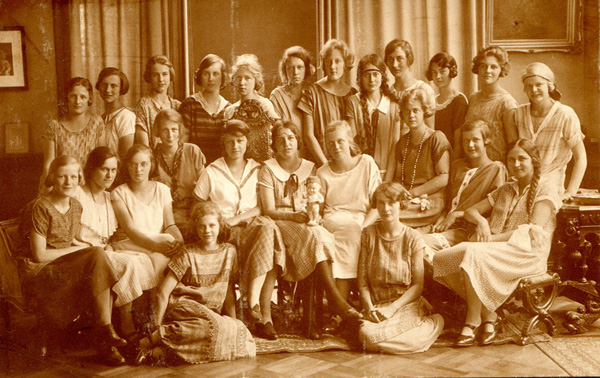 Jonge Dames, 1925.